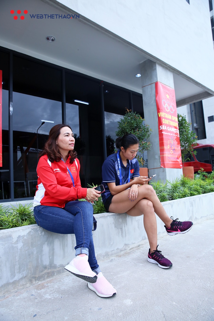 Cô trò Lê Tú Chinh bay vòng vèo tránh bão để tới Philippines dự SEA Games 30